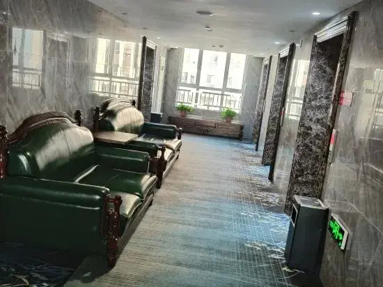 This Shi Hotel (Zhoukou Municipal Government Arts and Science College)