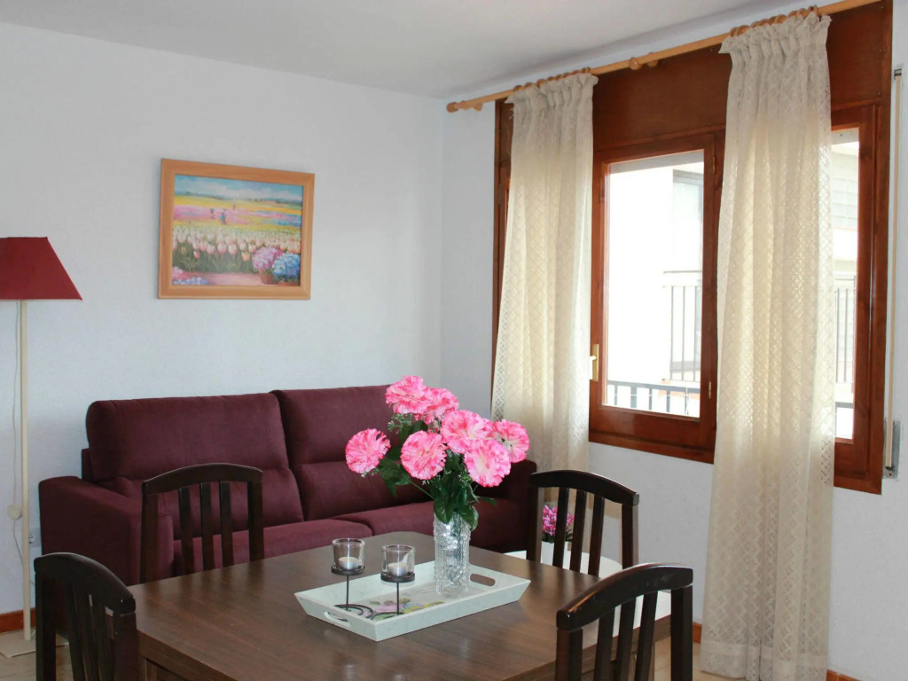 Cozy apartment on the sandy Nova beach in Roses, Spain