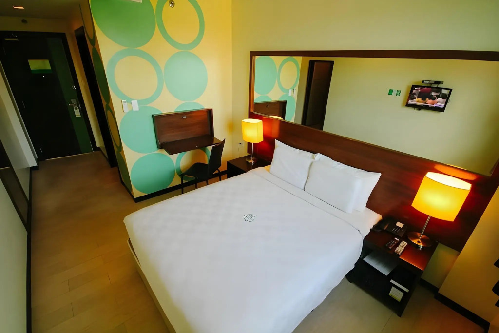 Go Hotels Plus Bacolod - Newly Renovated