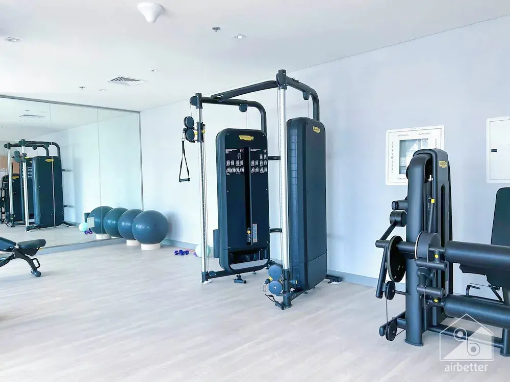 Tranquil 1BR Escape With Pool View in Meydan