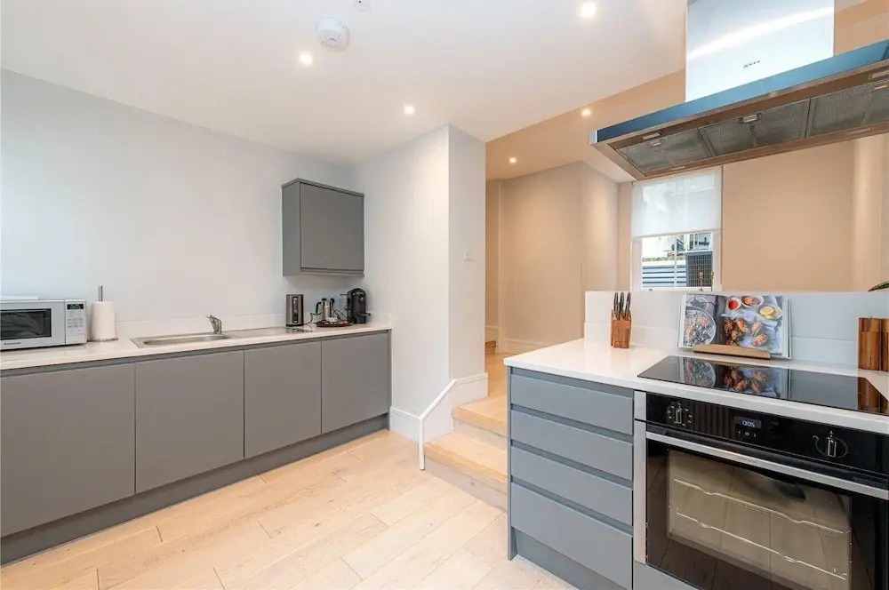 Apartment-sleeps4-parking-100walkingscore