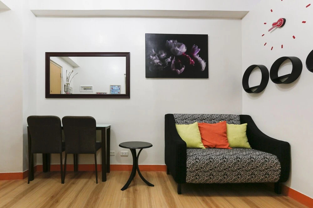 OYO 467 Trees Residences