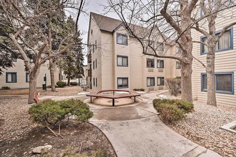 2 Blocks to Light Rail: Denver Unit w/ Kitchenette