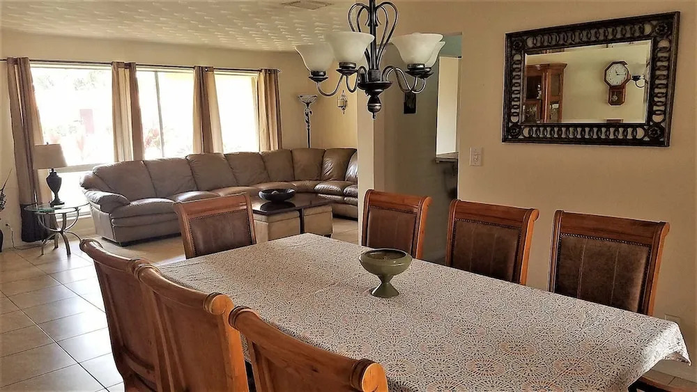 Hollywood Hills 4 Bedrooms 3 Bathrooms Home