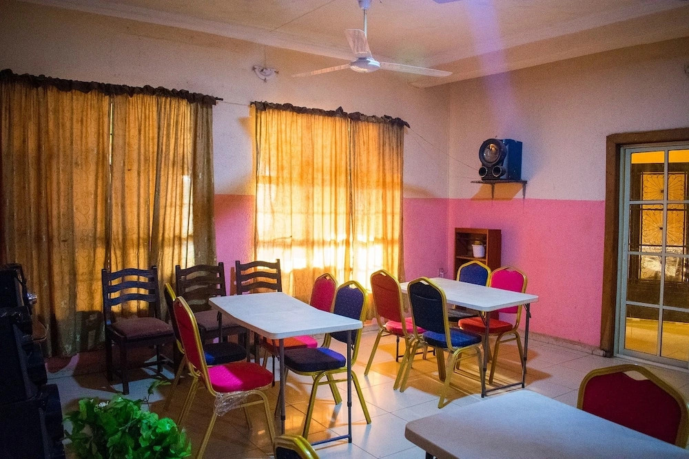 Moye Hotel Sagamu