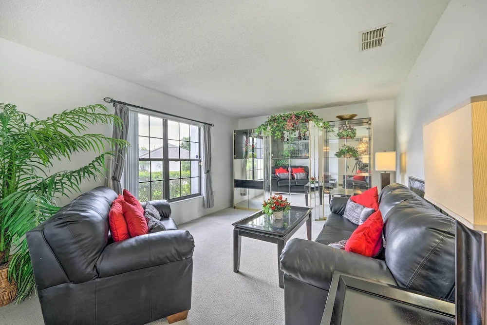 Pool + Game Room, 5 Mi to Disney: Kissimmee Home!