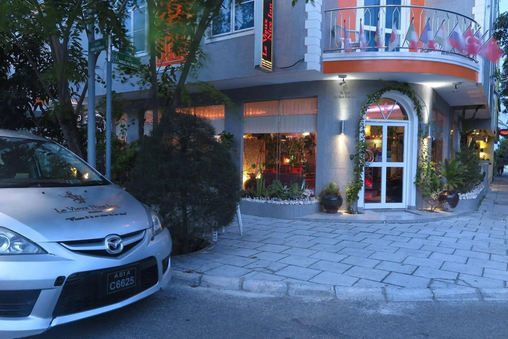 Le Vieux Nice Inn
