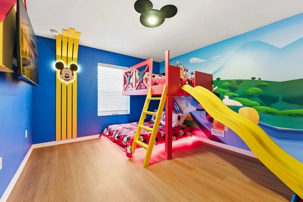 Stylish 4br, Private Pool, Themed Rooms, Sleeps 13