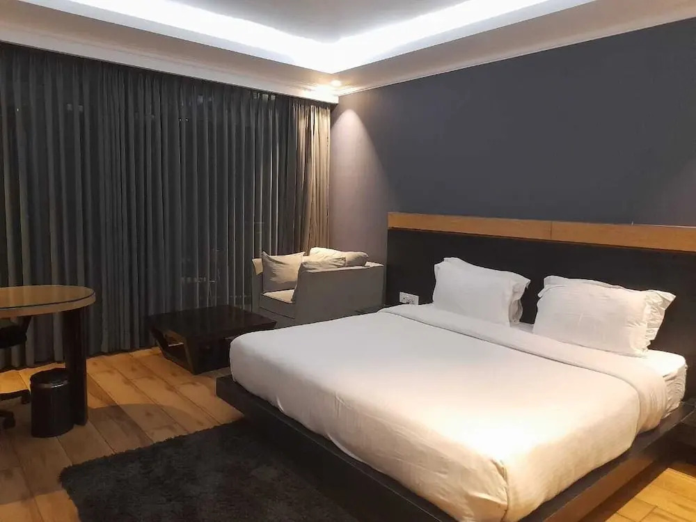 Hotel Velvet Grey