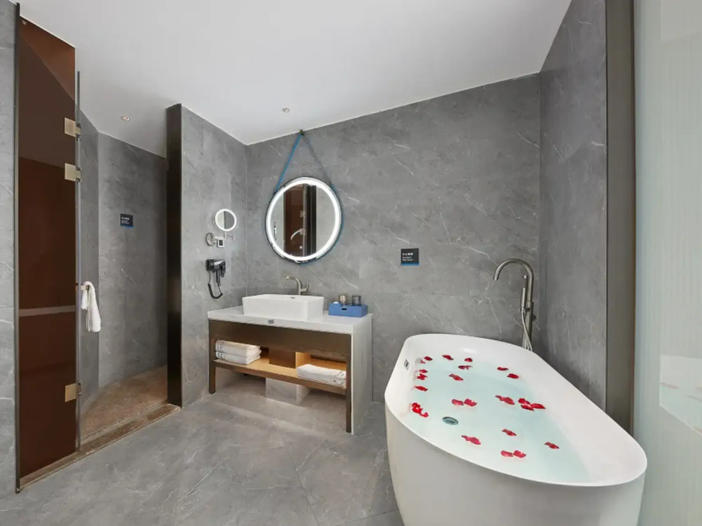 Fengyue Light Fashion Hotel (Guangzhou Baiyun Airport Renhe Metro Station Branch)