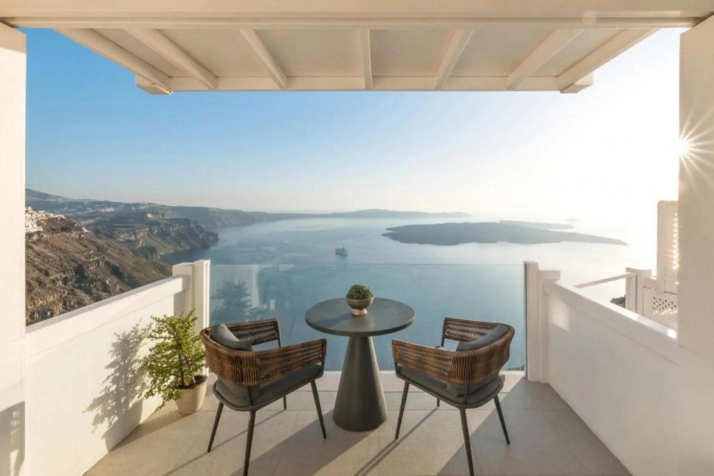 Aqua Luxury Suites by Estia