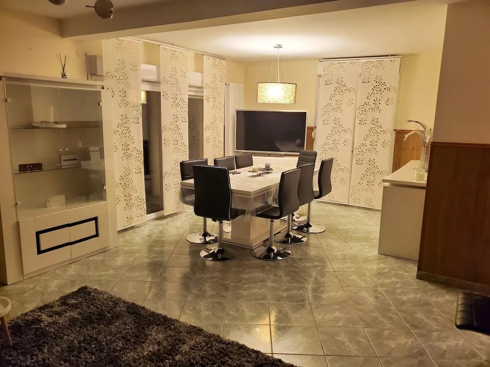 House With 4 Bedrooms in Chenôve, With Enclosed Garden and Wifi