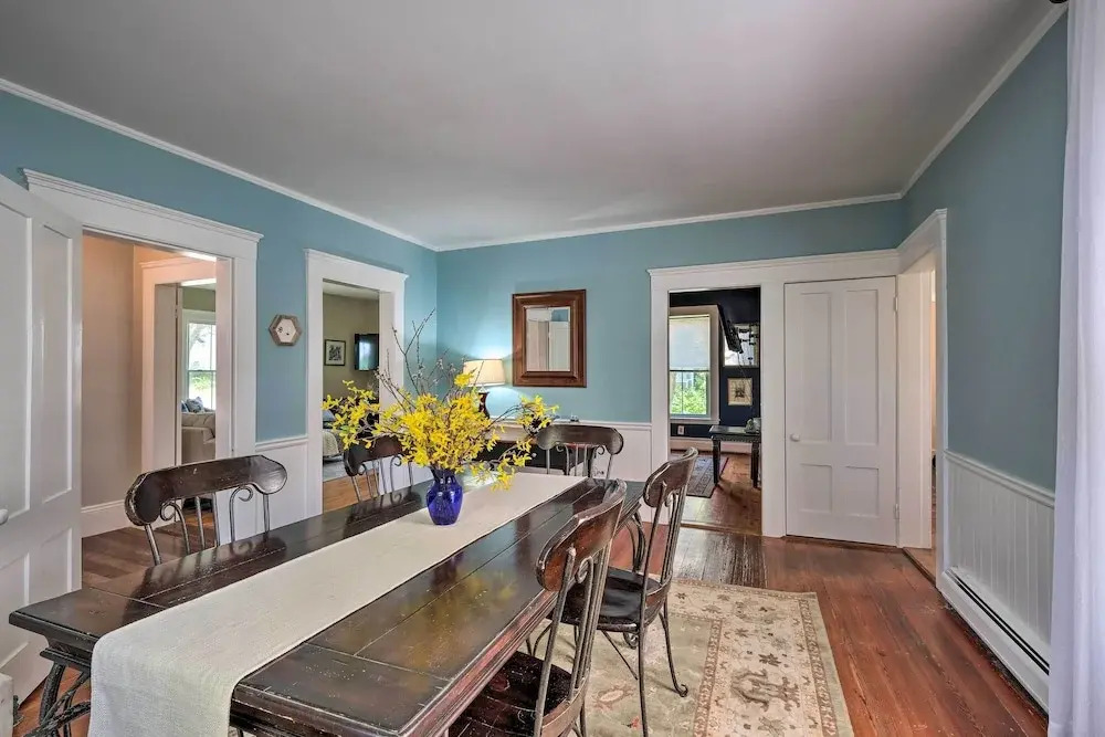 Bright Lake Winnipesaukee Home - Walk to Town