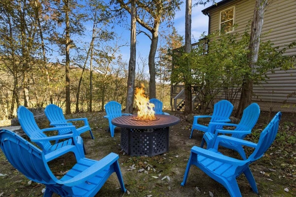 Old Kinderhook 2 Decks, Firepit, Kid & Pet Friendly Golf Retreat