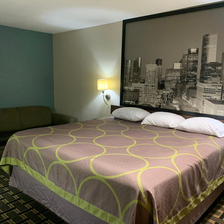 Super 8 by Wyndham Baytown I-10
