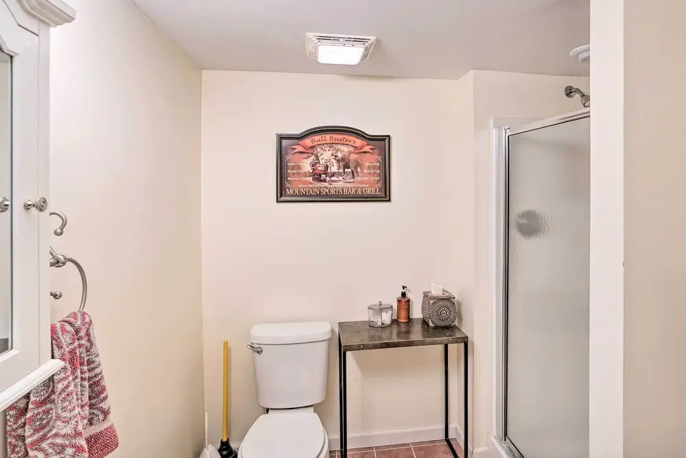 West Dover Getaway w/ Hot Tub: Near Mt Snow!