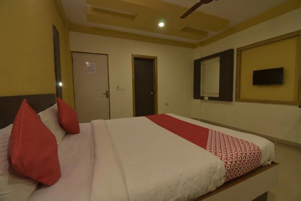 OYO 23516 Hotel Laxmi