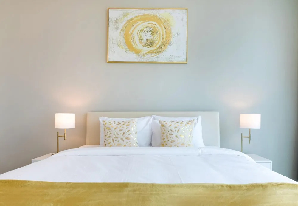 High-floor Trendy Apt w Marina Palm Ocean Vws