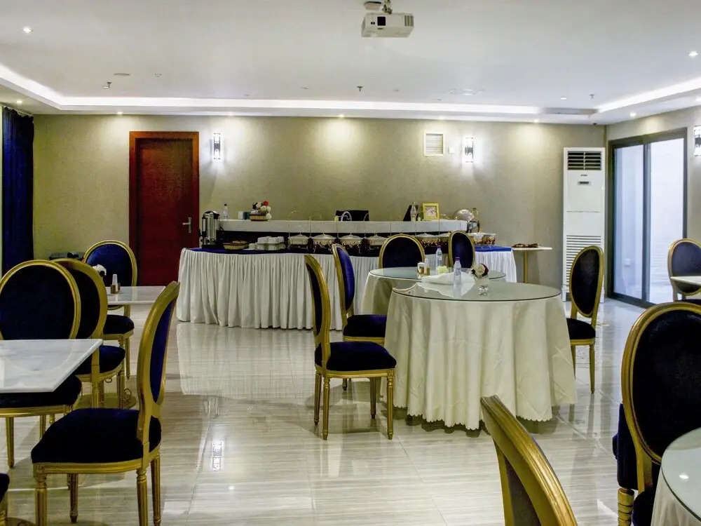 Capital O 581 Goldish Hotel