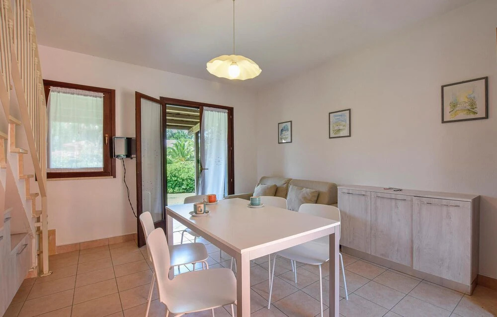 3 Bedroom Lovely Home In Albarella Ro