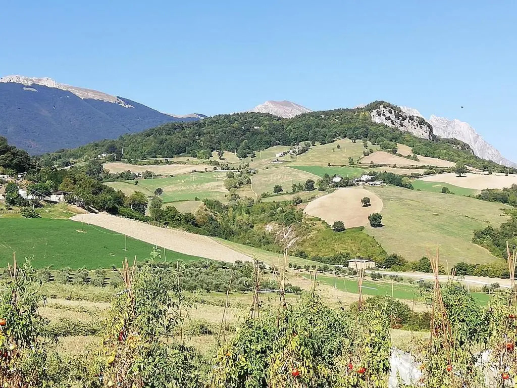 Casa a Montebello di Bertona con vista Gran Sasso
