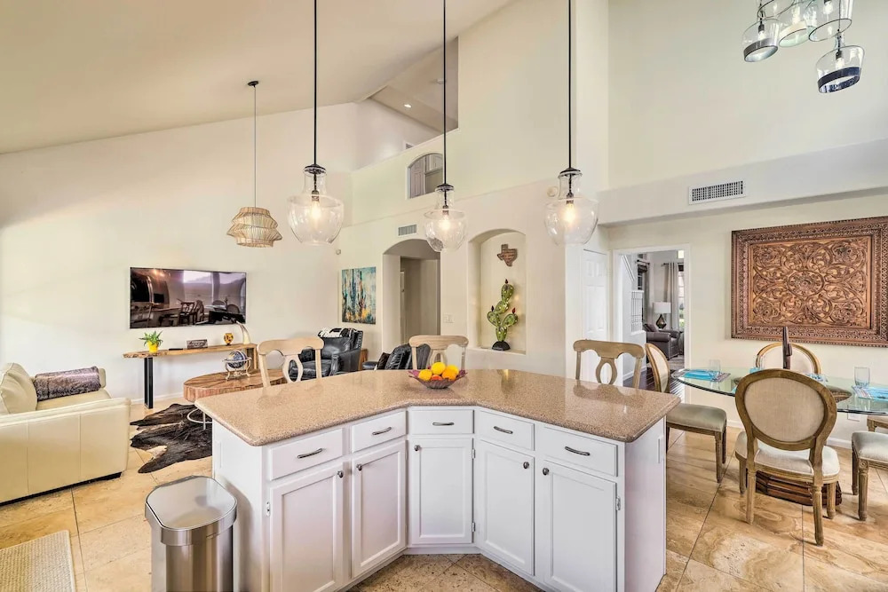 Golf & Unwind Poolside: Cave Creek Group Retreat!