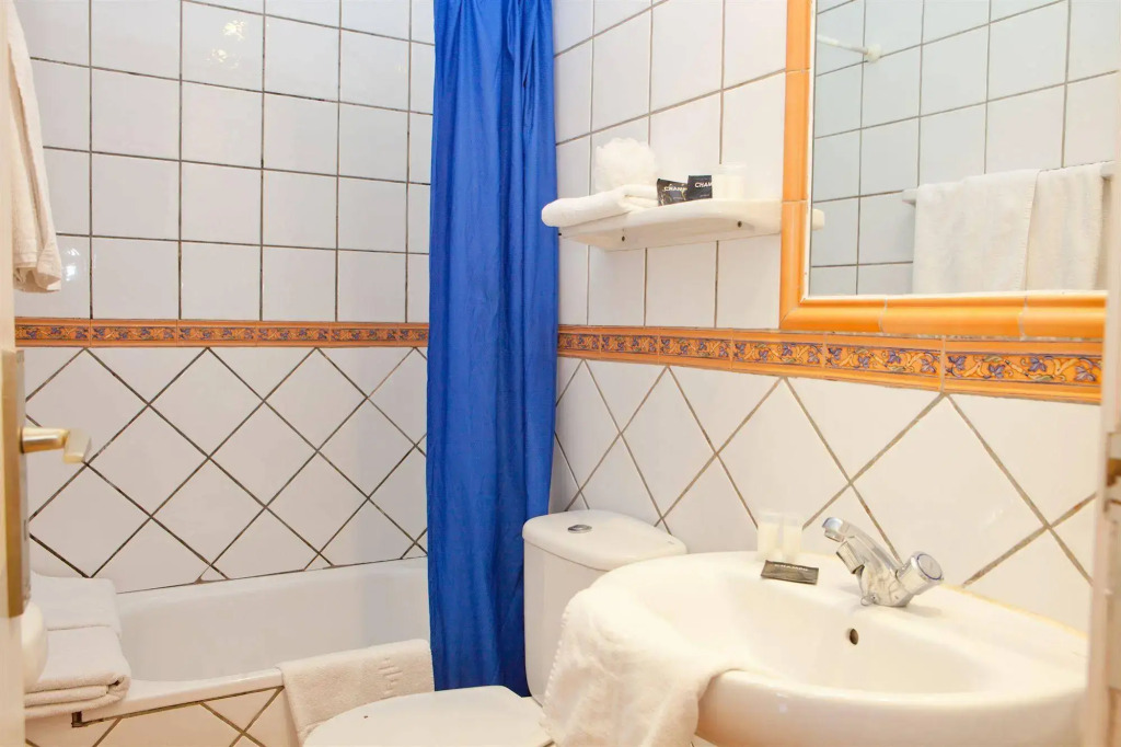 Naika Studios & Apartments