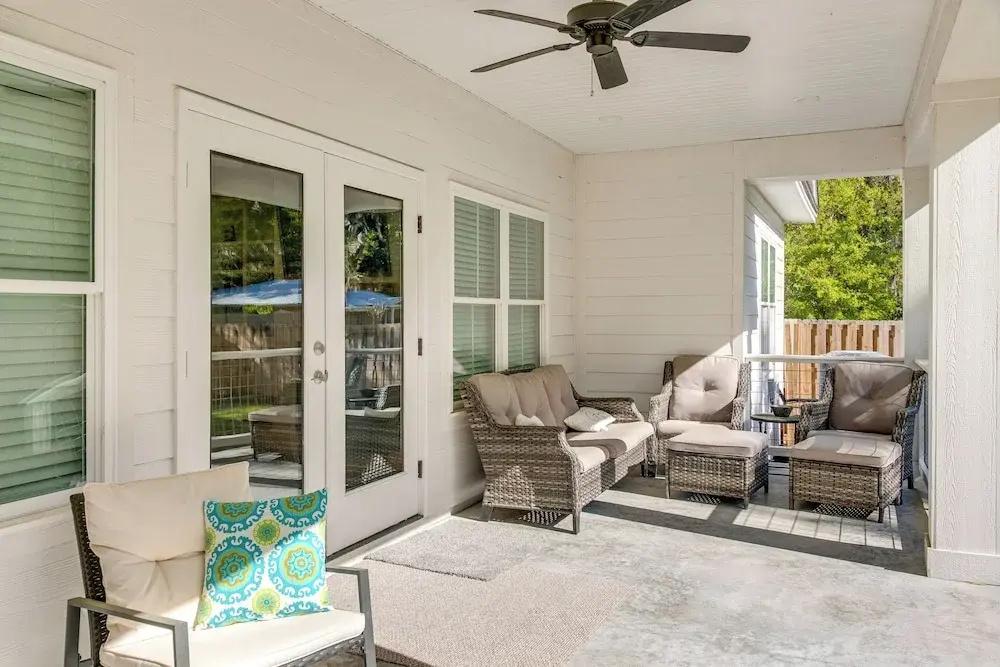 Chic St Simons Island Vacation Rental w/ Backyard
