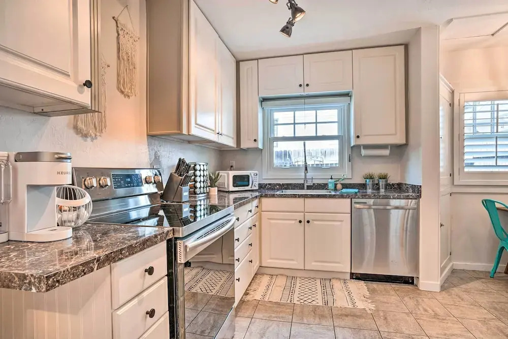 Walk Dtwn Prescott: Historic Home w/ Patio