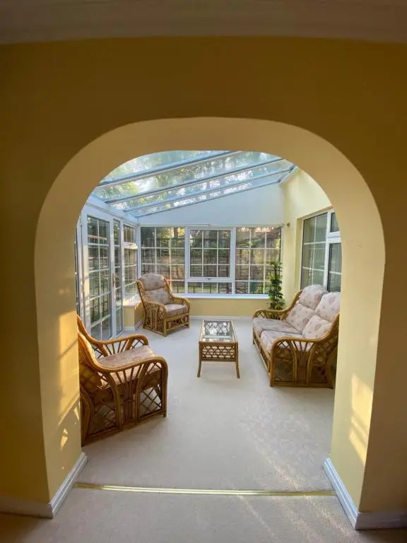 Exquisite Manor House Cul de sac Sleeps 8 & Parking