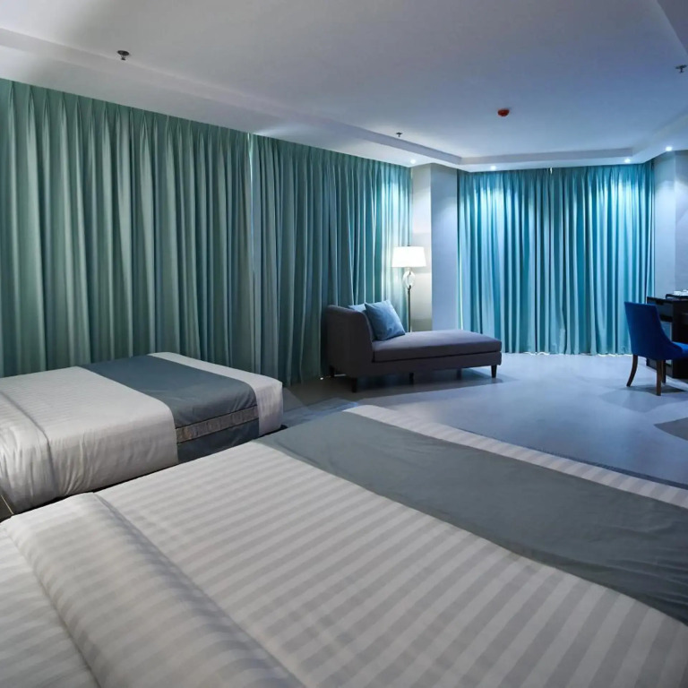 J7 Plaza Hotel