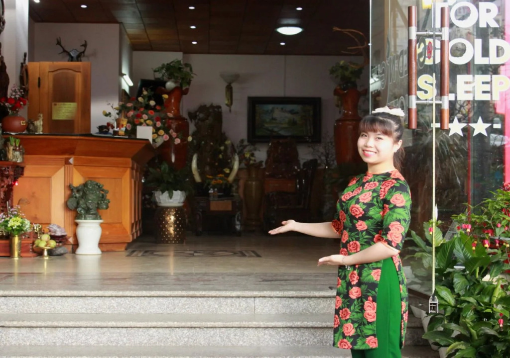 Gold Night Hotel