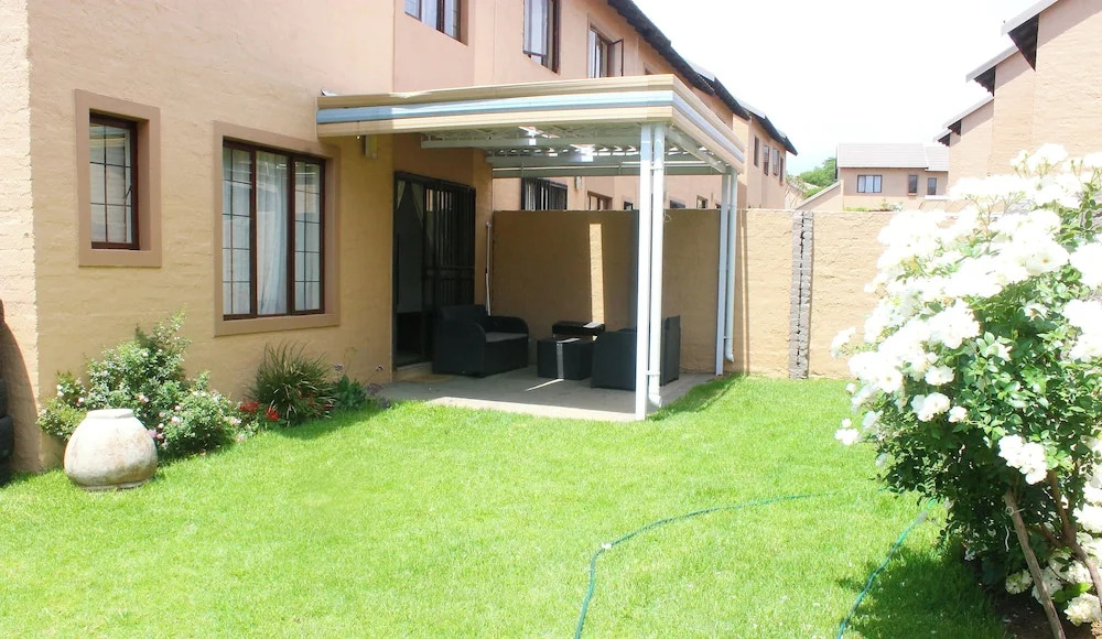 Cozy 3 Bed Duplex ,sleeps 6 With Double Bathroom