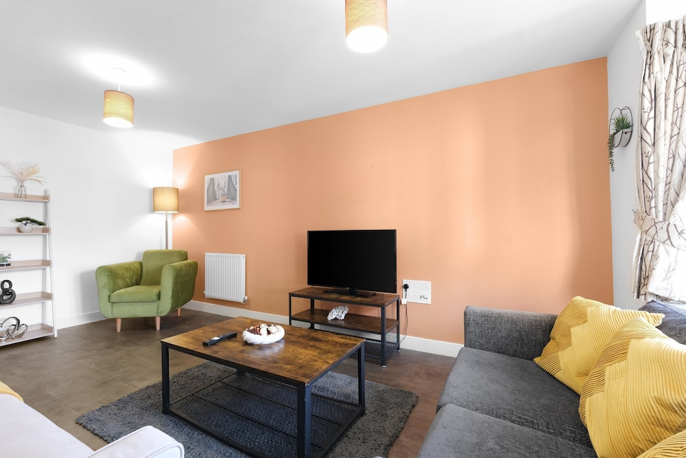 Stylish 3 Bedroom Home with Garden