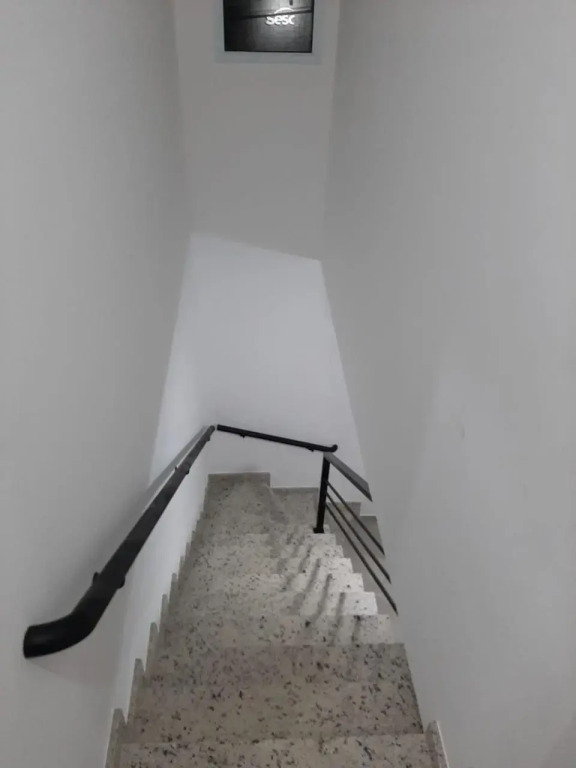 Sobrado frente ao SESC, WIFI 300MB, 2 vagas auto, cozinha, churrasqueira, moderno e reformado