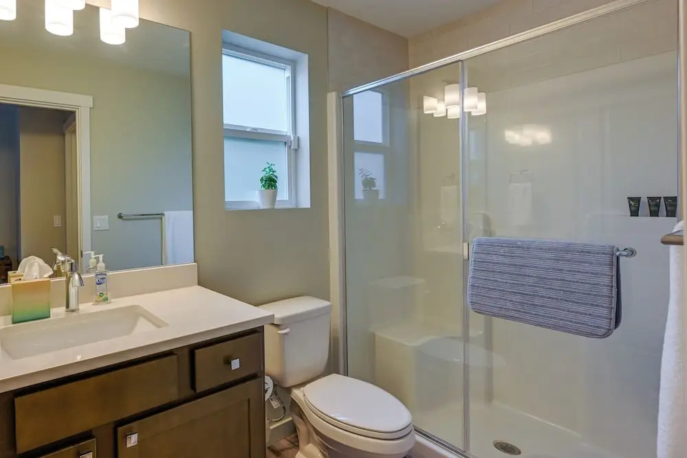 Modern Seatac Gem w/ Fireplace & Smart Tvs!
