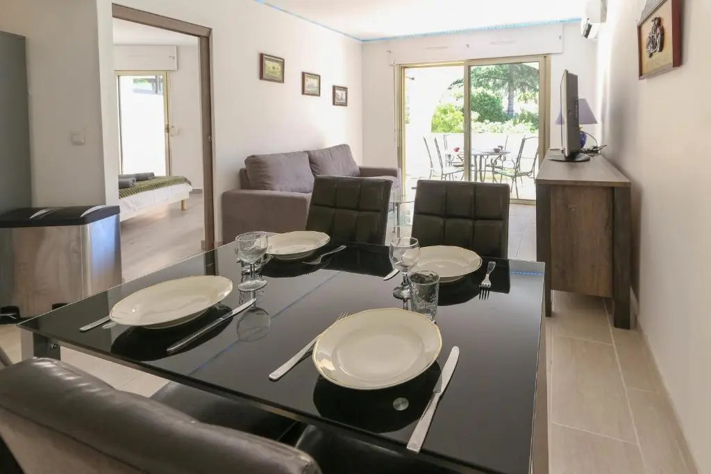 AC Appartment with terrace parking and pool- BENAKEY