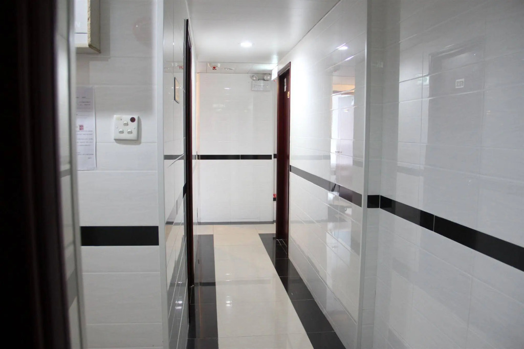 Pay-Less Guesthouse