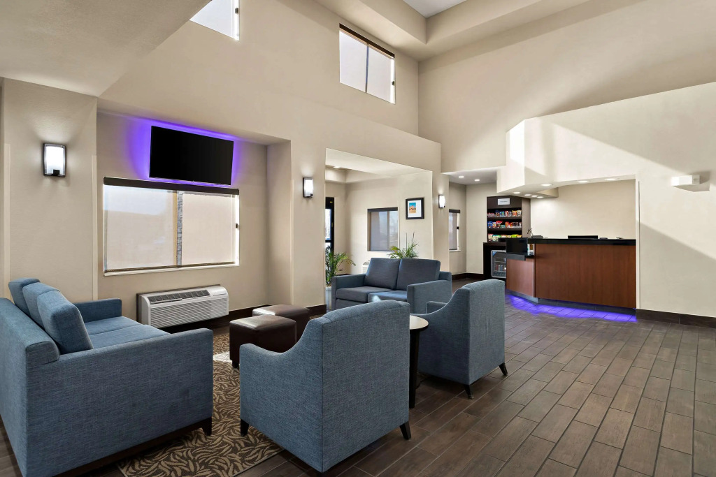 Comfort Suites University