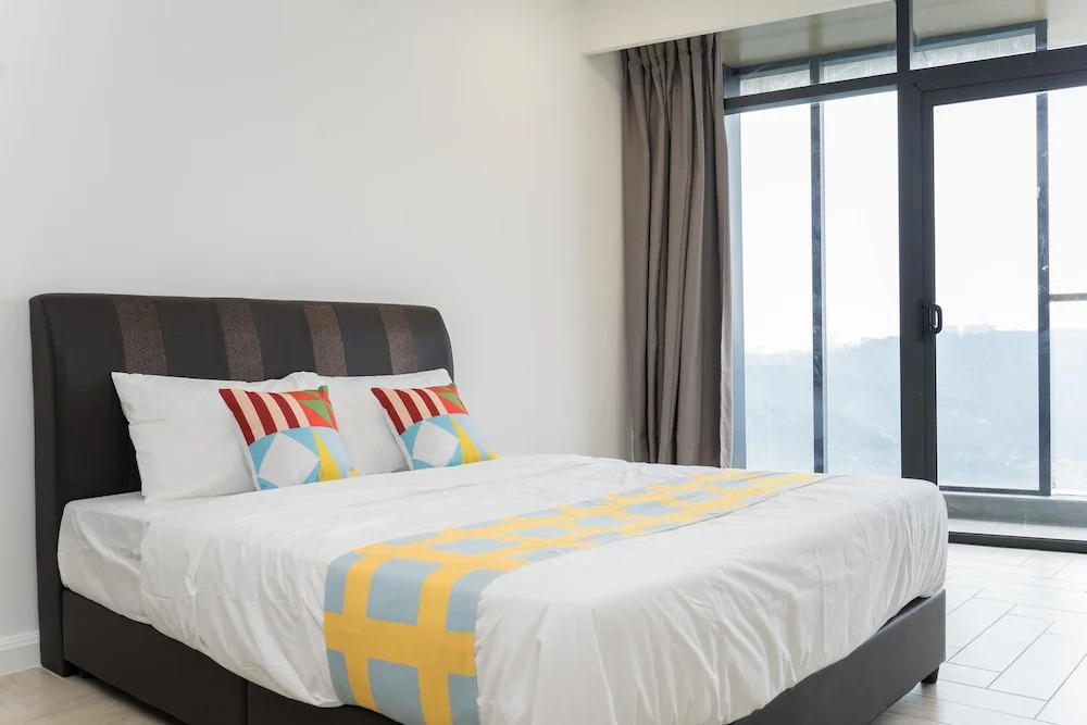 OYO Home 44050 Essential Studio Empire Marriot