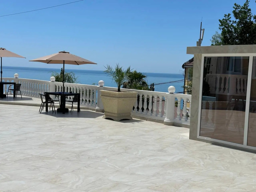 Ani Loo Hotel