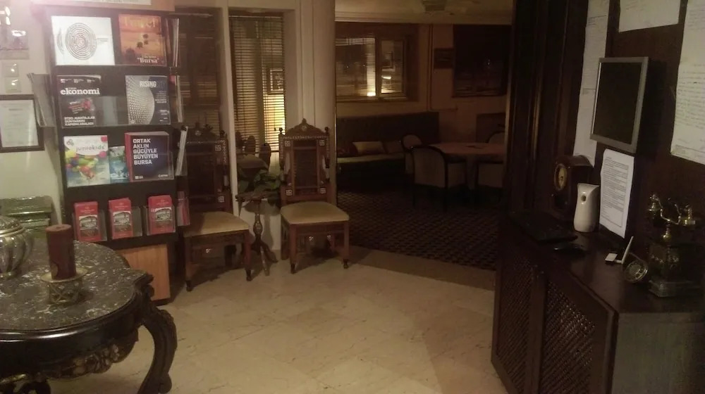 Adapalas Hotel