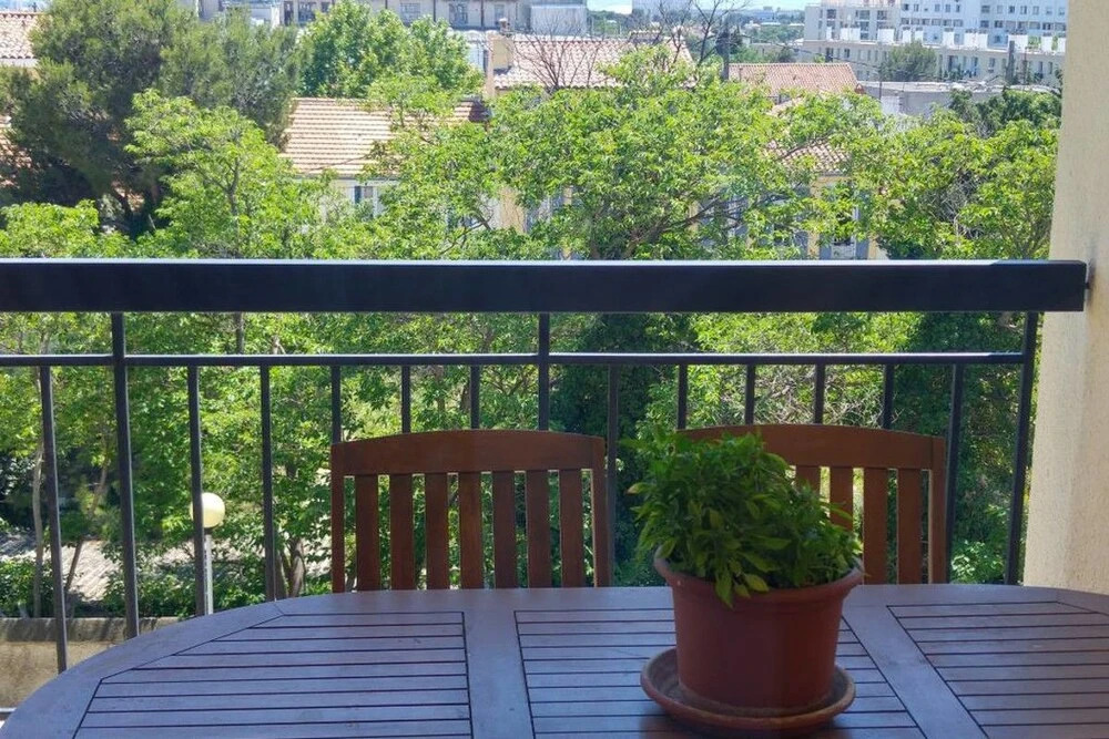 Beau T3 - Climatisé - Grande Terrasse - Marseille