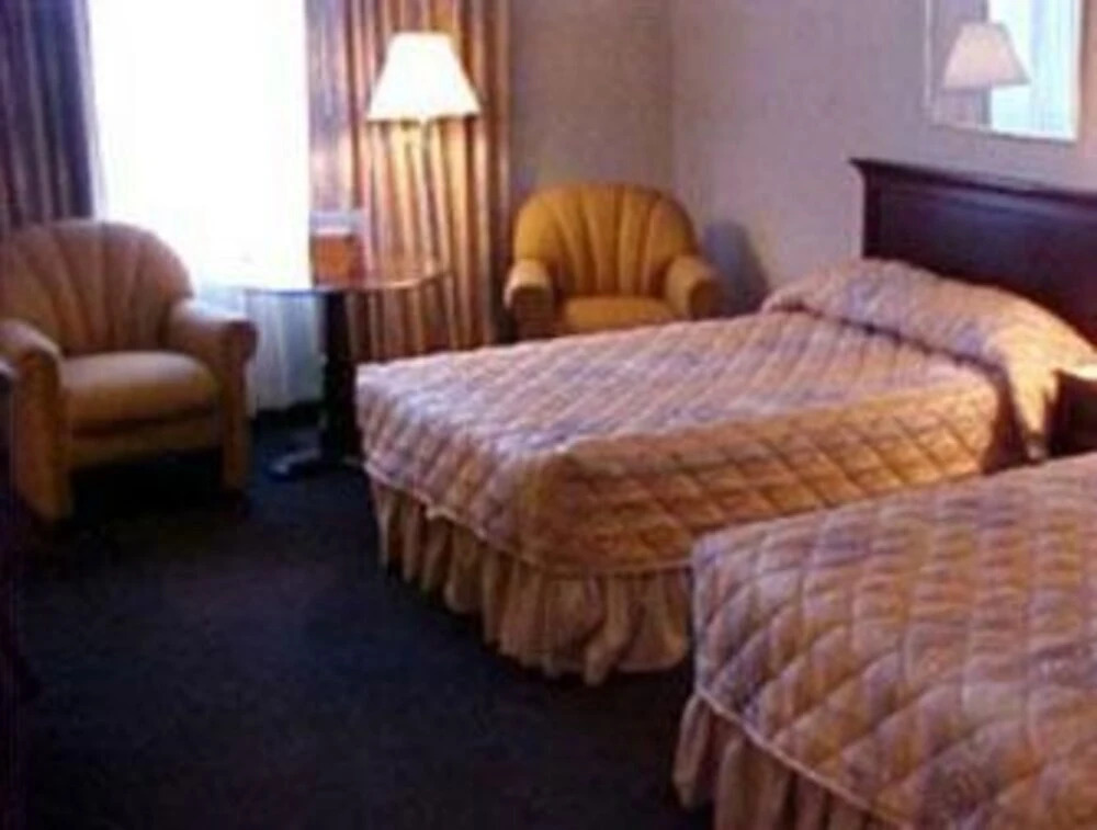 Elk Grove Hotel