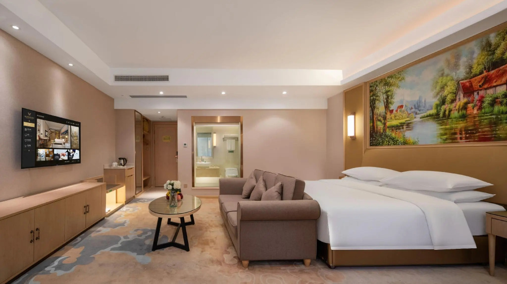 Vienna International Hotel（Guangzhou North Railway Station Huadu Automobile City Metro Station）