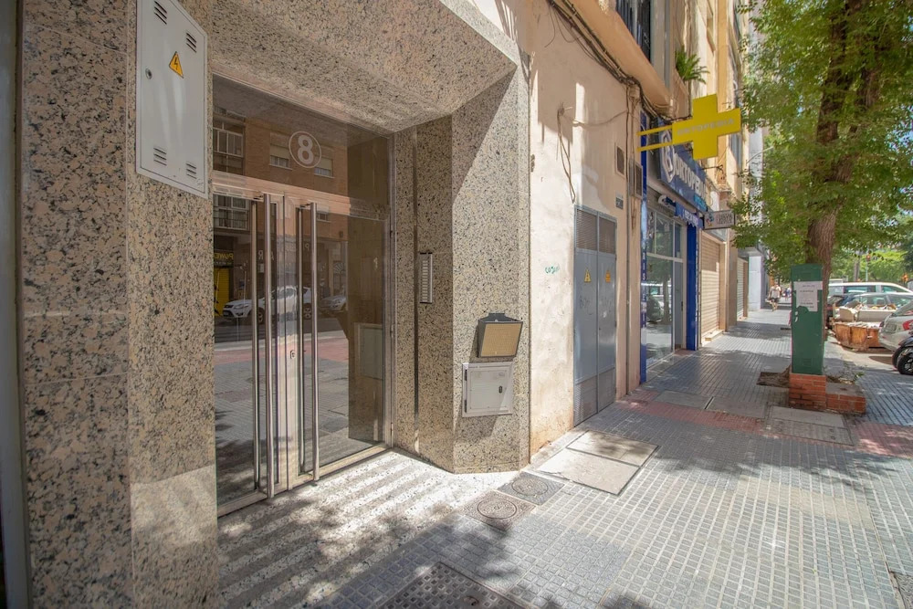 Bright Málaga Beach and Downtown Apartment