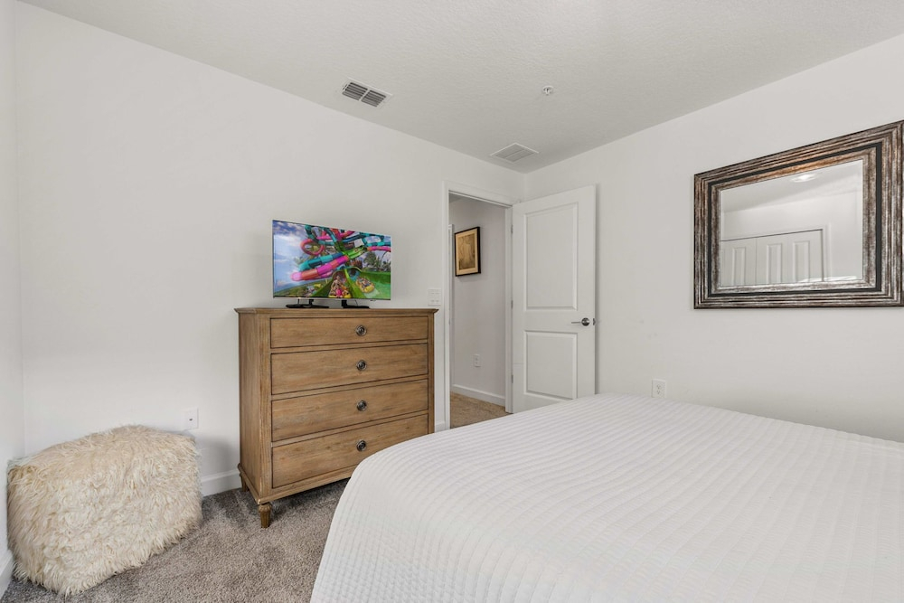 South-Facing Pool 5BR Storey Lake Lazy River 2437