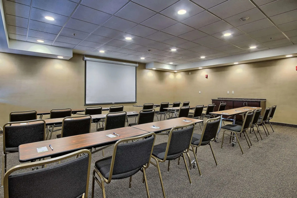 Garner Hotel Wadsworth by IHG