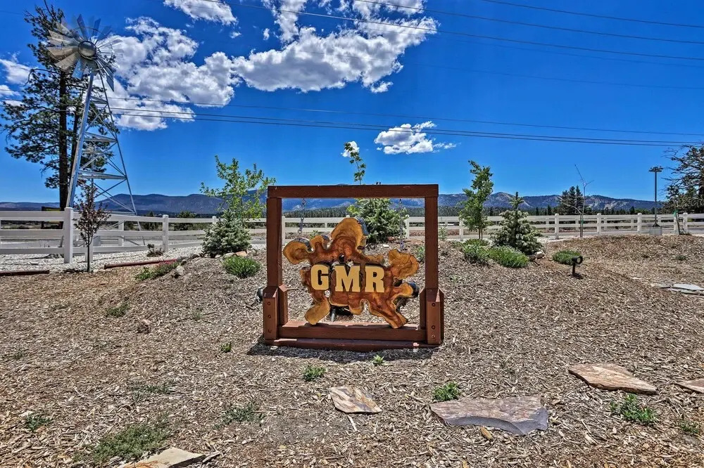 Hot Tub & Mtn Views: Peaceful Big Bear Home!