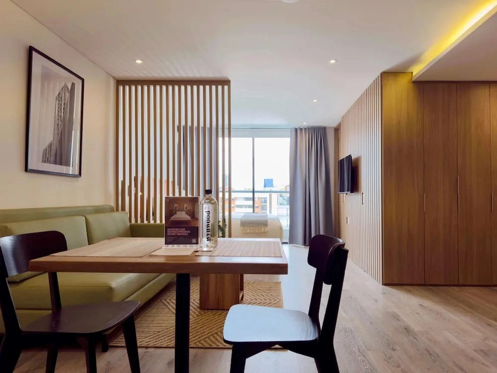 w Engaging Loft w Balcony in Santa B Rbara